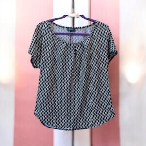 AB Studio Black Whiye Print Polyester Light Top Size Medium :)